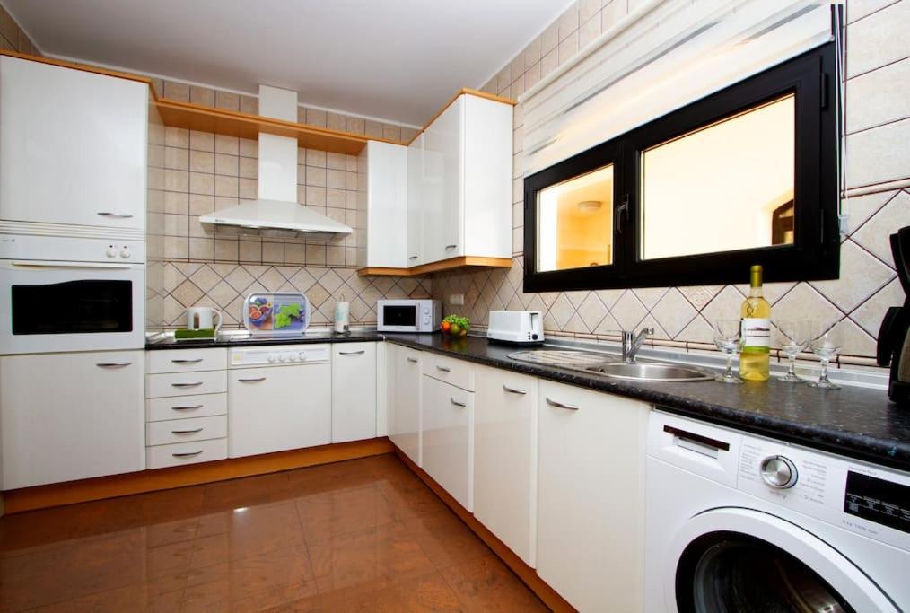 Riviera Park 2B, Central 2 Bed Puerto del Carmen  Eksteriør billede